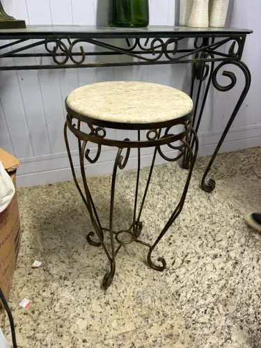 Aparador / Banqueta Decorativa em Aço com Tampo em Mármore