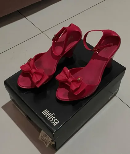 Vendo salto Melissa rosa pink, tamanho 36