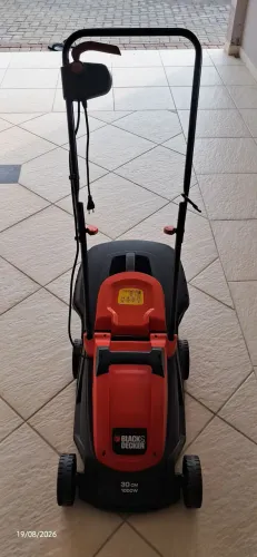 Vendo maquina de cortar grama semi nova