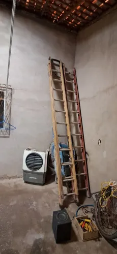 Escada de 6 metros(fibra) em bom estado de conservação