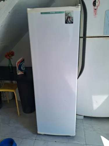 Freezer Vertical Consul com defeito