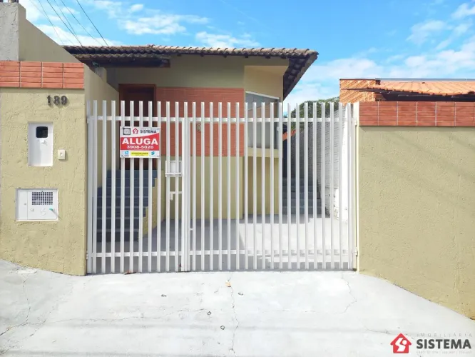 Casa térrea no bairro Jardim Aquinópolis em Presidente Prudente