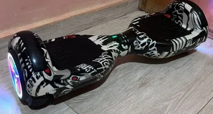 Vende-se Overboard! Acompanha mochila, carregador, tem bluetooth e o som é super alto.