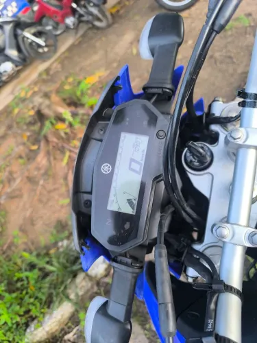Alugo moto Lander
