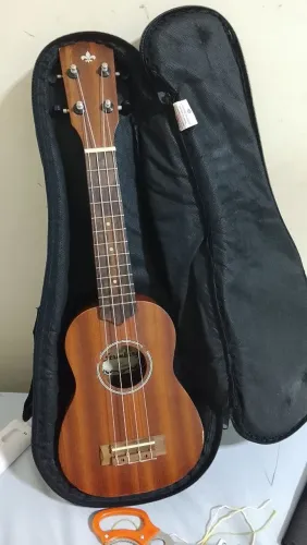 Ukulele Strinberg UK-06S + Capa - Excelente Estado