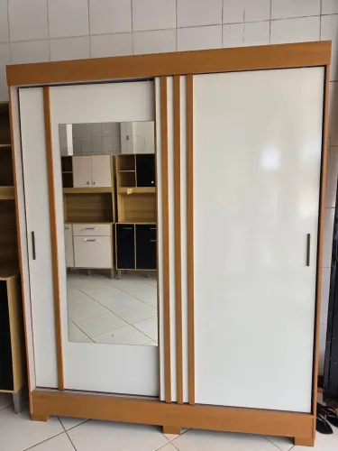 Guarda roupa casal com espelho novo