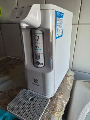 Purificador de agua Eletrolux (Com defeito)