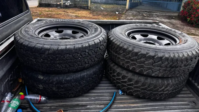 aro 16 com pneu em excelente estado para L 200, Hilux,ranger
