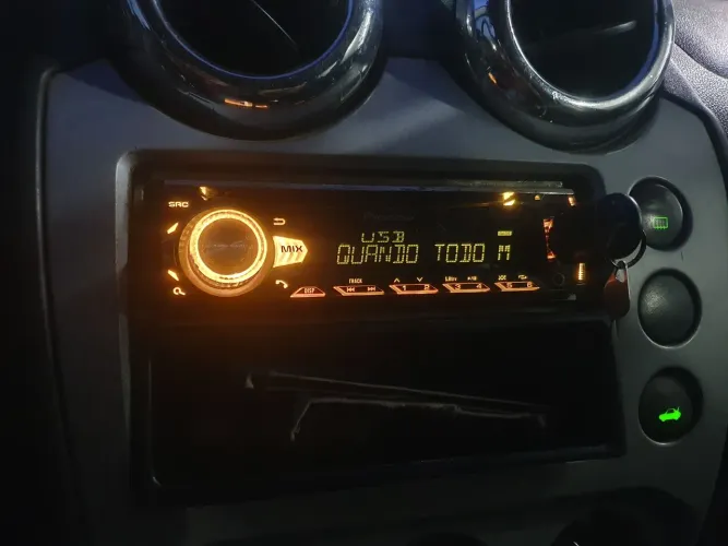 Toca cd pioneer mixtrax com Bluetooth