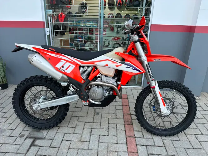 KTM 250 EXC-F 2023 com apenas 52 horas