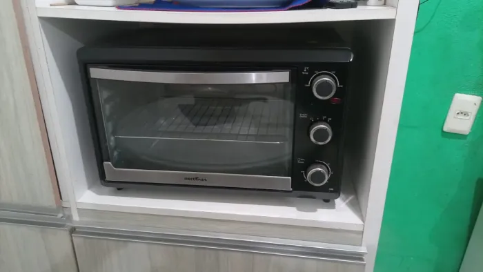 Forno elétrico de bancada Britânia com timer 44L novinho troco por algo do meu interesse 