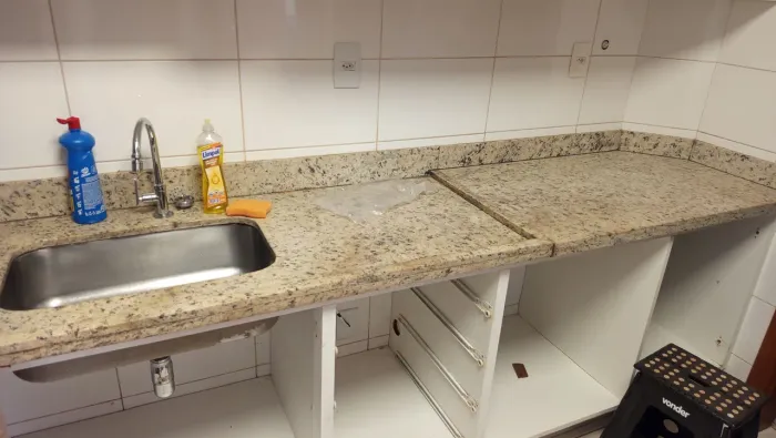 Bancada de cozinha em granito antiga