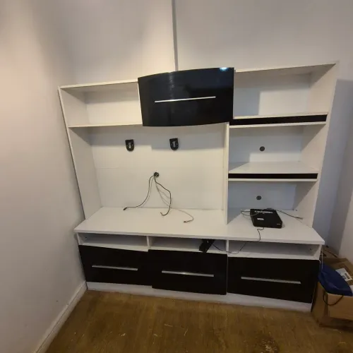 Rack com Painel de TV Integrado e Gavetões - Branco e Preto