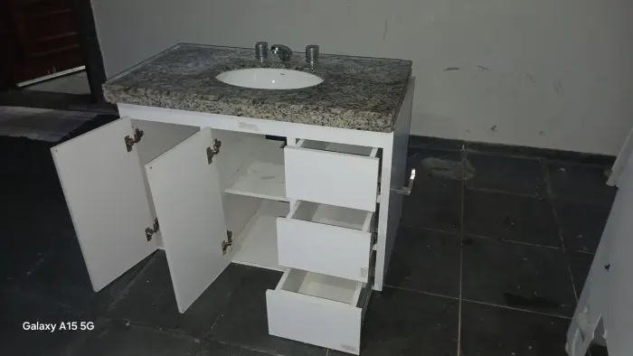 Pia e Gabinete de Banheiro