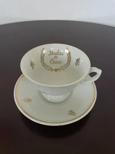 Xícara de Porcelana Schmidt Vintage Bodas de Ouro com Detalhes em Dourado