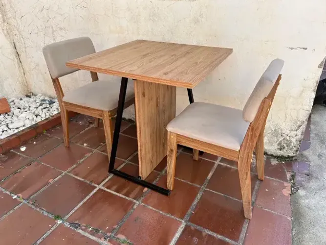 Mesa Com 2 Cadeiras