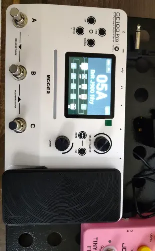 Pedaleira Guitarra/Baixo Mooer GE100Pro