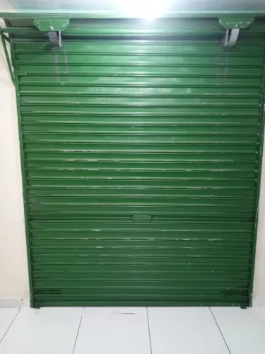 Vende-se porta de aço semi nova