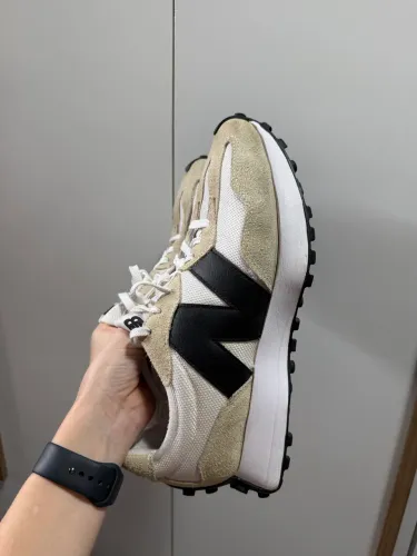 Tênis New Balance U327 V1