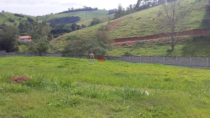 Terreno Padrão em Condomínio em Jambeiro