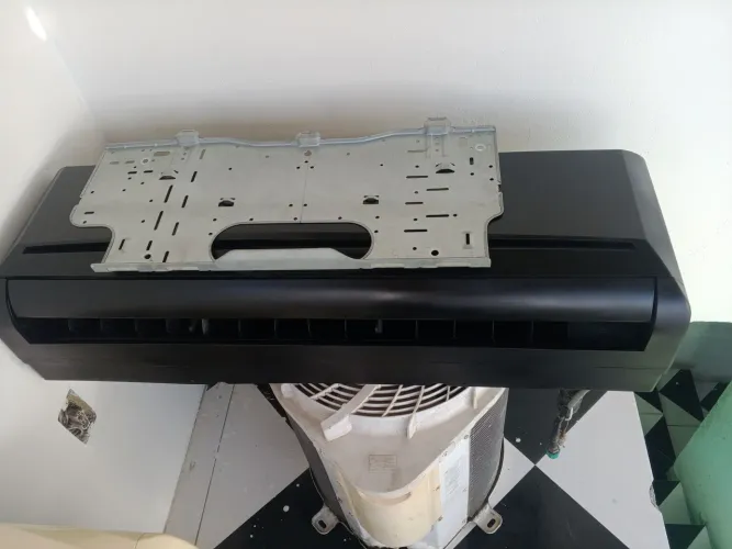 Ar condicionado Midea a venda.