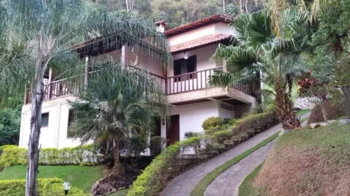 Casa com 05 quartos a venda no condomínio Canto das Águas na cidade de Rio Acima