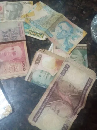 Cedulas e moedas antigas