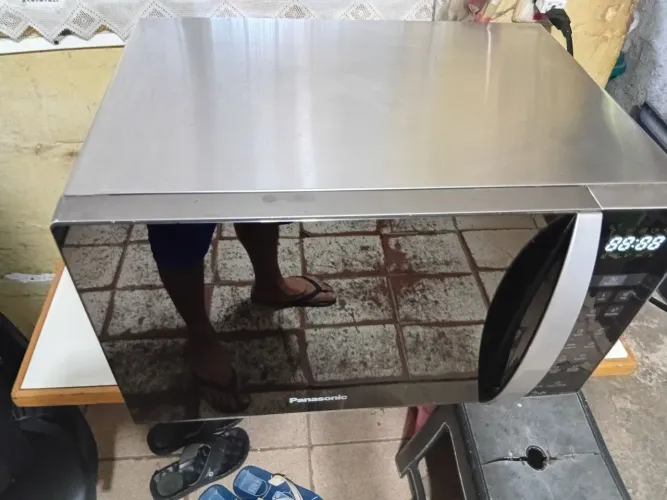 Micro-ondas Panasonic 31litros espelhado