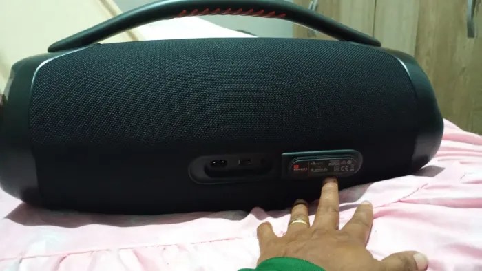 Vendo Caixa de som JBL original entrar em contato comigo no ZAP *12