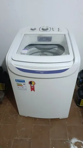Vendo máquina de lavar roupa Eletrolux 15kg voltagem 220 entrego instalada com garantia
