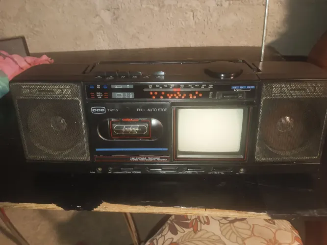 Rádio 3 x1, portátil, antigo CCE modelo TVP-5, LEIA O ANÚNCIO