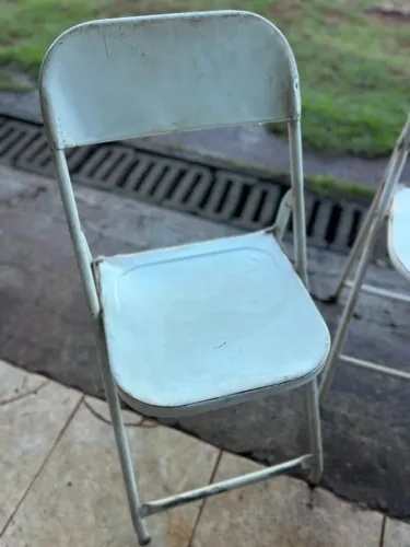 Cadeira de latão branca articulada bem conservada R$50,00 cada