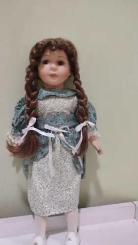 Boneca de porcela