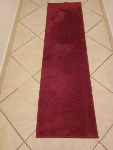 Vendo passadeira cor vinho, peludo!!!
