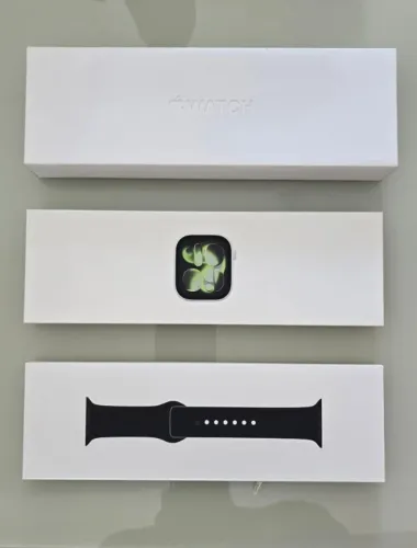 Apple Watch Series 11 42 mm GPS - Silver Aluminium Black Sport Band- Novo na Caixa