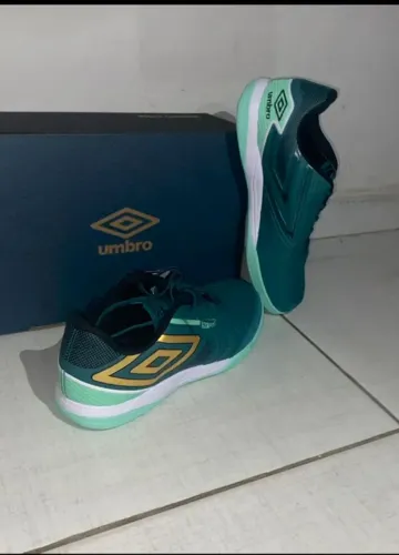 Futsal pro 5 bump semi nova muito linda usei uma vez!!