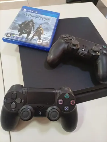 Console PS4 Slim 1TB Preto + Jogo God Of War Ragnarok