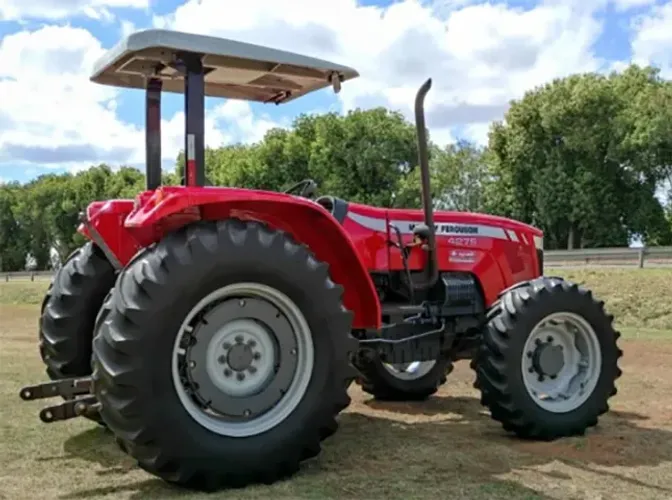 Trator Massey Ferguson 4275 2018.