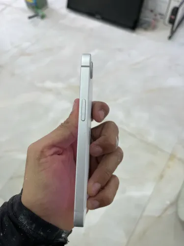 iPhone 16e