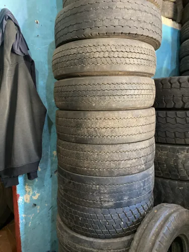 Vendo pneus 17 para caminhões pequenos