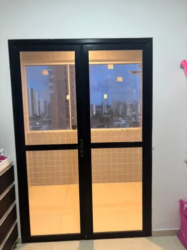 Porta alumínio e vidro