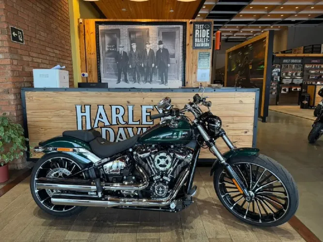 Harley-Davidson Softail Breakout SOFTAIL BREAKOUT