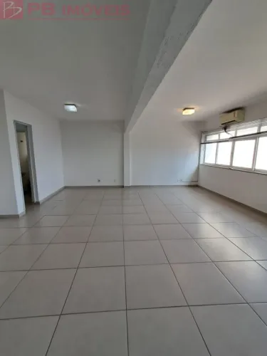 ALUGA-SE CONJUNTO COMERCIAL EM EXCELENTE LOCALIZAÇÃO