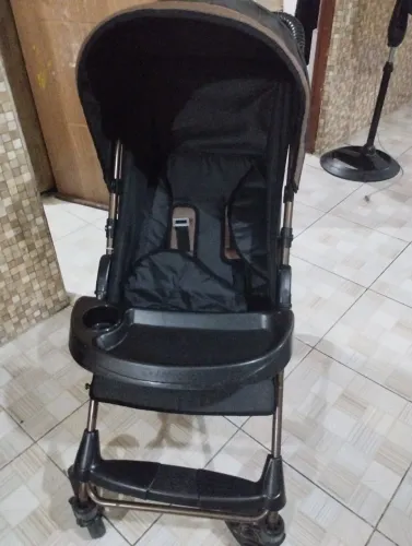 Carrinho de bebê com bebê conforto Galzerano disponível Urgente