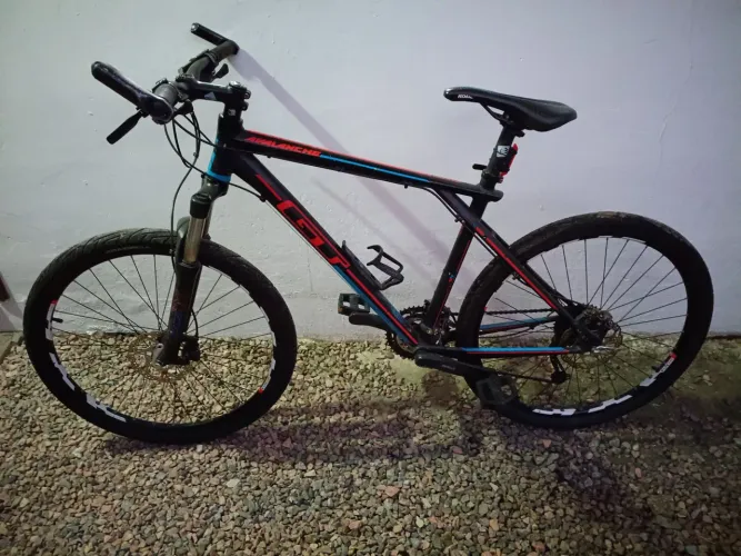 Bicicleta GT Avalanche