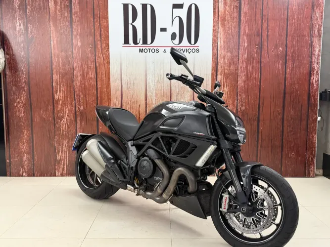 Ducati Diavel Carbon 2011 km17.230