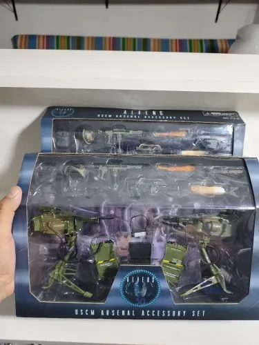 Boneco - arsenal alien 