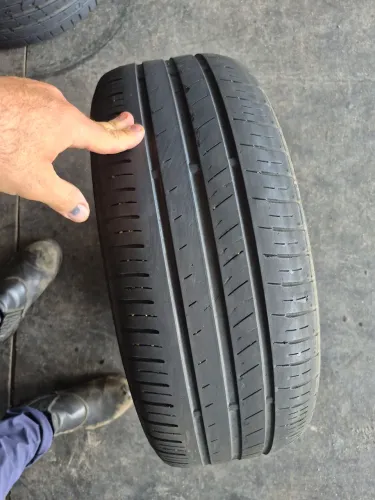 Um pneu 205/55/16 dunlop meia vida meia vida não reaberto (180 em 2× no ct