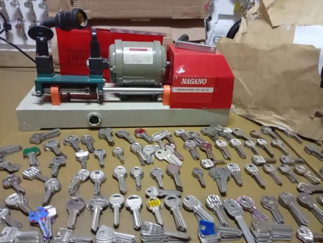 Máquina de copiar chaves Nagano 220 w com 500 chaves virgens