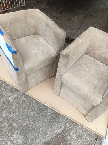 2 poltroninhas, ótimas. Vende-se.